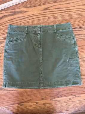 Vineyard Vines Olive Green Skirt size 4 cargo pocket